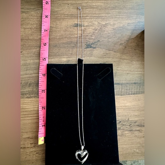 New with Box, Kevin Jewelers, 14k white Gold necklace and diamond heart pendant - Picture 4 of 4